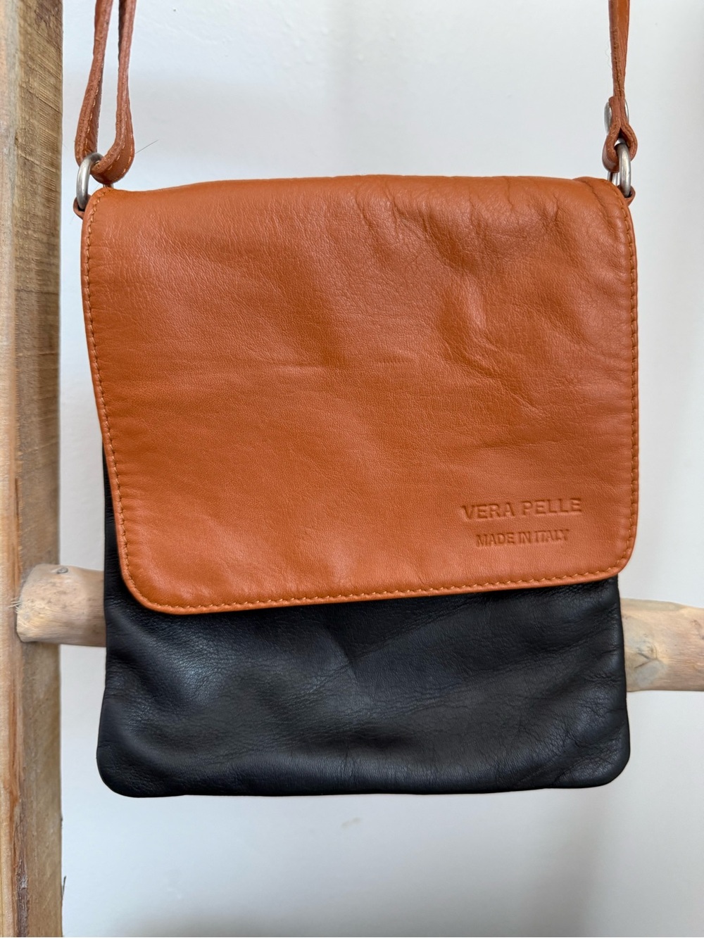 Vera Pelle Two-Tone Leather Messenger Bag in Tan and Black